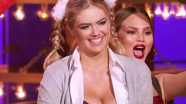 Bir döneme damga vuran Kate Upton podyumda! Yıllara meydan okuyor