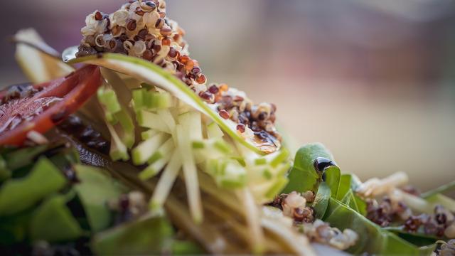 Kinoa salatası tarifi: Kinoa salatası nasıl yapılır?