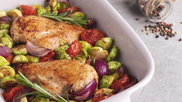 Fırında sebzeli tavuk tarifi: Fırında sebzeli tavuk nasıl yapılır?