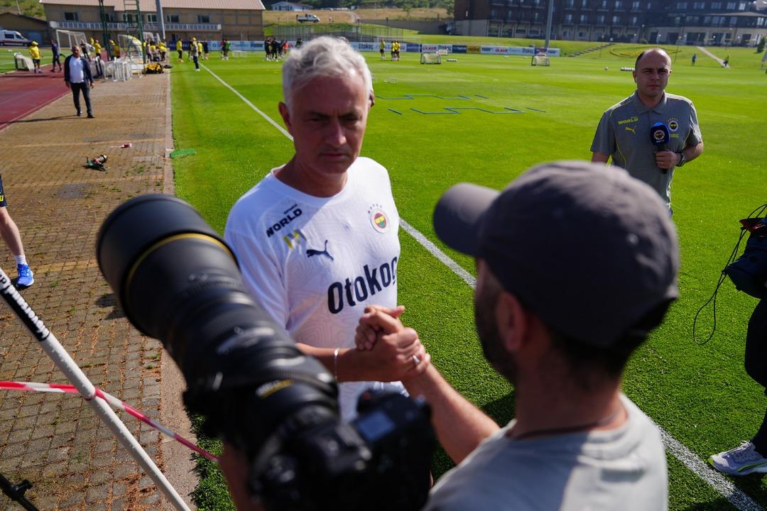 Jose Mourinho ilk antrenmanına çıktı! Elindeki kağıtlardan ilk 11'i sızdı, herkes o kararı konuşuyor 1080xauto