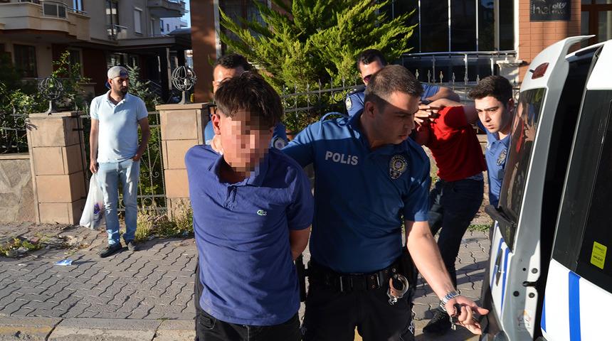 'Dur' ihtarına uymayıp, polise silah gösterdi! 1 saat süren takip sonucu yakalandı