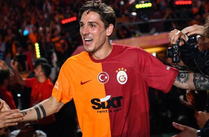 Galatasaray'ın yıldız oyuncusu Nicolo Zaniolo'dan ayrılık açıklaması geldi. Aston Villa ile kiralık sözleşmesi biten İtalyan oyuncu, İtalya'ya geri dönmek istediğini ifade etti. 18895623-728xauto