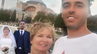 Aralarındaki yaş farkı sosyal medyada gündem yarattı! Kendisinden 21 yaş küçük sevgilisiyle evlendi... Bunun adı aşk 