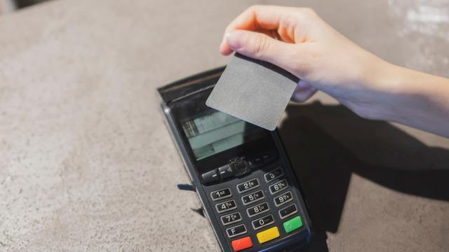 Yüzde 10'dan yüzde 20'ye... Neredeyse hepsi yapıyor: İşletmelerde 'komisyon' oyunu! Uzman isim uyardı: Faiziyle geri alabilirsiniz!