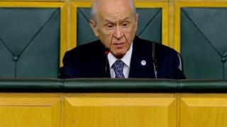 Son dakika | Bahçeli'yi görenler şaşırdı: İlk defa ayakta değil! Toplantı da gecikmeli başladı