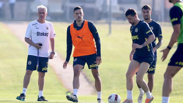 Fenerbahçe antrenmanında ilginç diyalog! ''Sen Türk hakemi misin?''