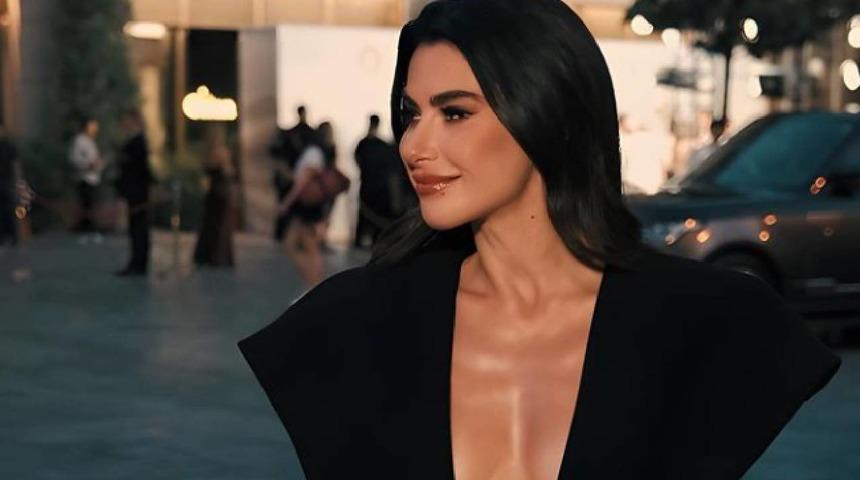 Nesrin Cavadzade'den birbirinden iddialı tatil pozları nefes kesti! Sosyal medyada yorum yağdı