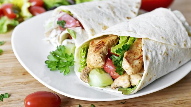 Tavuklu wrap tarifi: Tavuklu wrap nasıl yapılır?