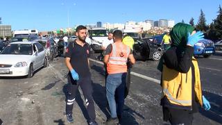 TIR arkadan biçe biçe geldi! TEM'de zincirleme kaza... 10 araca çarparak durdu: 5 yaralı