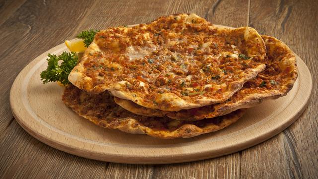 Hazır yufkadan lahmacun tarifi: Hazır yufkadan lahmacun nasıl yapılır?