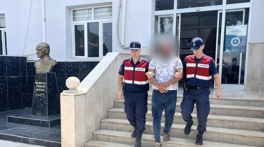 Adana’da jandarma aranan 4 hükümlüyü yakaladı