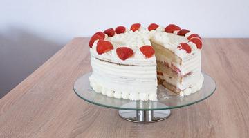 Çilekli doğum günü pastası tarifi: Doğum günü pastası nasıl yapılır?