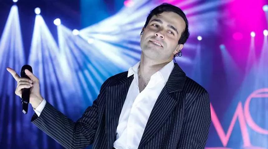 Mert Demir'in 4 milyon TL'lik klasik otomobiline bir bakan bir daha baktı