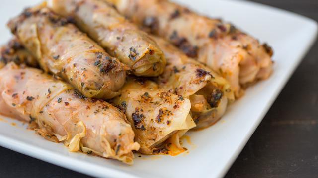 Zeytinyağlı lahana sarması tarifi: Zeytinyağlı lahana sarması nasıl yapılır?