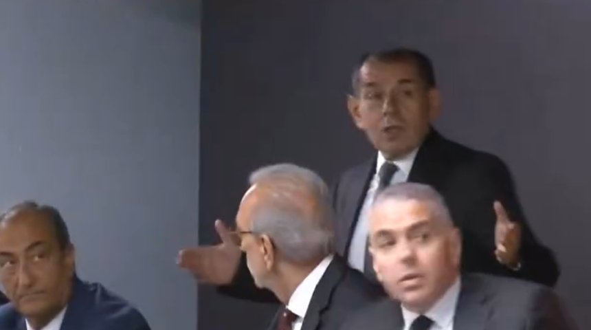 O sözler Dursun Özbek'i çılgına çevirdi! "Haddini bil, sen kimsin" dedi ve salonu terk etti