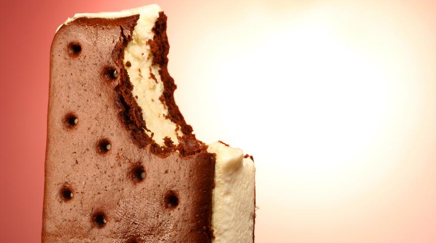 Bisküvili dondurma tarifi: Bisküvili dondurma nasıl yapılır? Evde Bisküvili dondurma yapımı