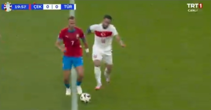SON DAKİKA: Çekya, A Milli Takımımız karşısında 20. dakikada 10 kişi kaldı! Bu kart tarihe geçti G2