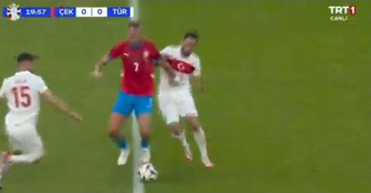 SON DAKİKA: Çekya, A Milli Takımımız karşısında 20. dakikada 10 kişi kaldı! Bu kart tarihe geçti G3