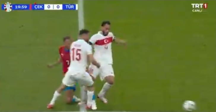 SON DAKİKA: Çekya, A Milli Takımımız karşısında 20. dakikada 10 kişi kaldı! Bu kart tarihe geçti G5