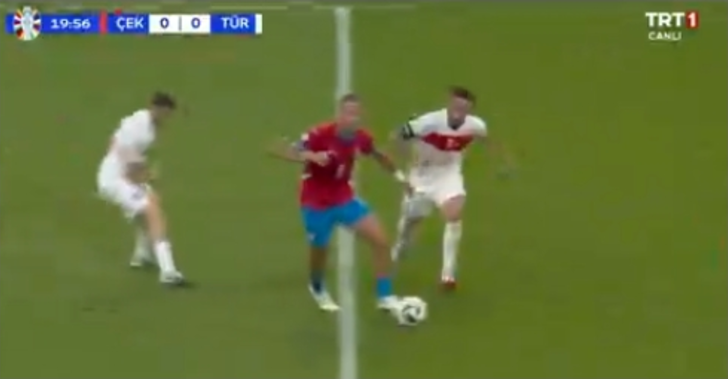 SON DAKİKA: Çekya, A Milli Takımımız karşısında 20. dakikada 10 kişi kaldı! Bu kart tarihe geçti G1
