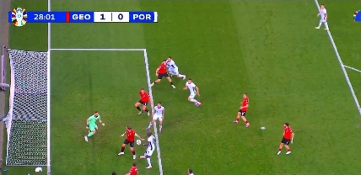 Skandal pozisyon! Ronaldo'nun yüzde yüz penaltısı verilmedi, üstüne sarı kart gördü... G2