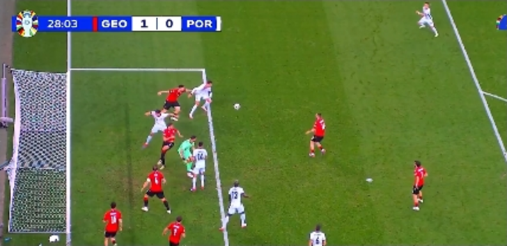 Skandal pozisyon! Ronaldo'nun yüzde yüz penaltısı verilmedi, üstüne sarı kart gördü... G5