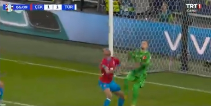 Almanya'da skandal karar! Göz göre göre faulü es geçtiler... Büyük tepki var! G3