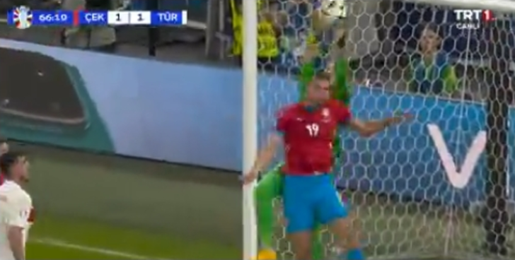 Almanya'da skandal karar! Göz göre göre faulü es geçtiler... Büyük tepki var! G5