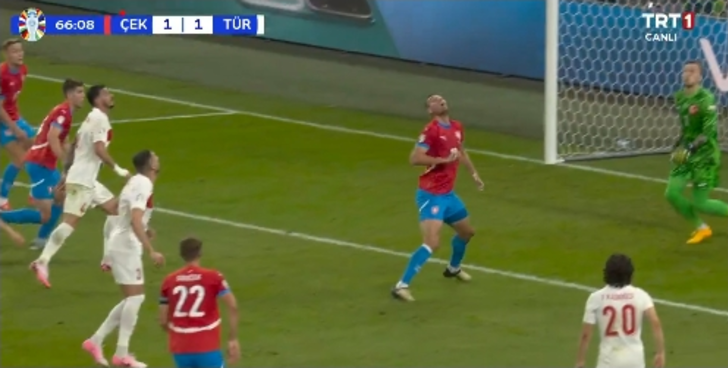 Almanya'da skandal karar! Göz göre göre faulü es geçtiler... Büyük tepki var! G1