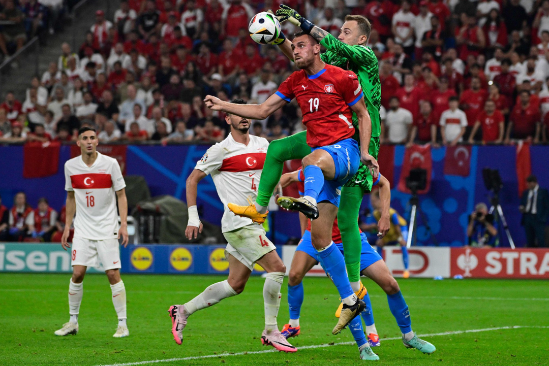 Almanya'da skandal karar! G&ouml;z g&ouml;re g&ouml;re faul&uuml; es ge&ccedil;tiler... B&uuml;y&uuml;k tepki var!