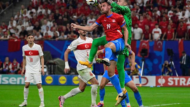 Almanya'da skandal karar! Göz göre göre faulü es geçtiler... Büyük tepki var!