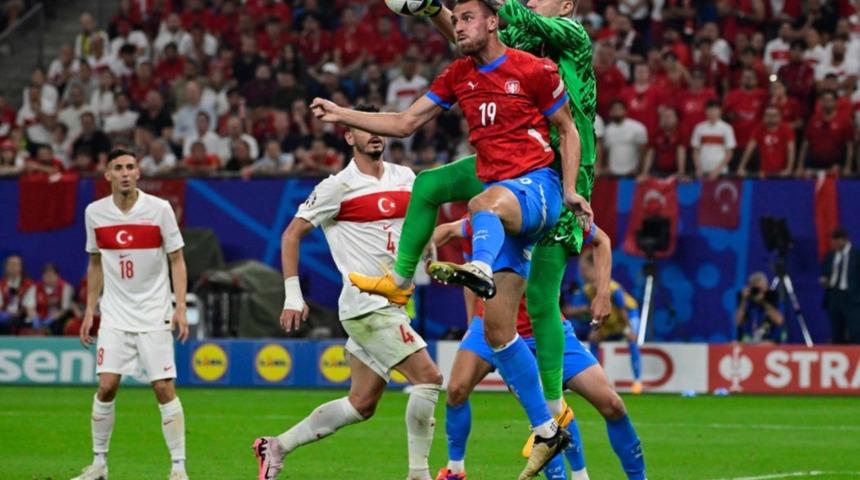 Montella maç sonu hakeme isyan etti! "Yediğimiz gol kesinlikle fauldü!"