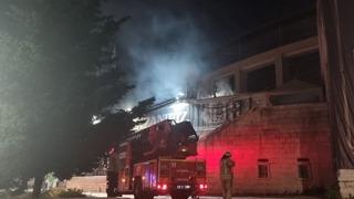 Beşiktaş Tüpraş Stadı'nda gece yarısı yangın çıktı! Sebebi sonradan öğrenildi