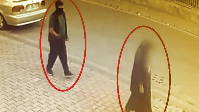 Kar maskeli sapık! Sokak ortasında takip ettiği kadını taciz etti... İğrenç anlar kamerada!