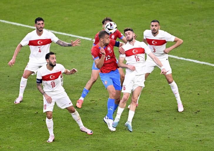 Avrupa basını Türkiye'yi konuşuyor! Çekya galibiyetini böyle değerlendirdiler: Geç gelen zafer... G4