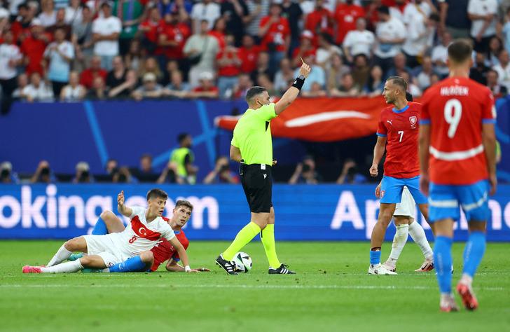 Avrupa basını Türkiye'yi konuşuyor! Çekya galibiyetini böyle değerlendirdiler: Geç gelen zafer... G5