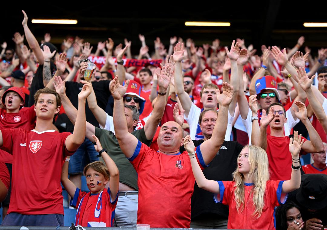 Avrupa basını T&uuml;rkiye'yi konuşuyor! &Ccedil;ekya galibiyetini b&ouml;yle değerlendirdiler: Ge&ccedil; gelen zafer...