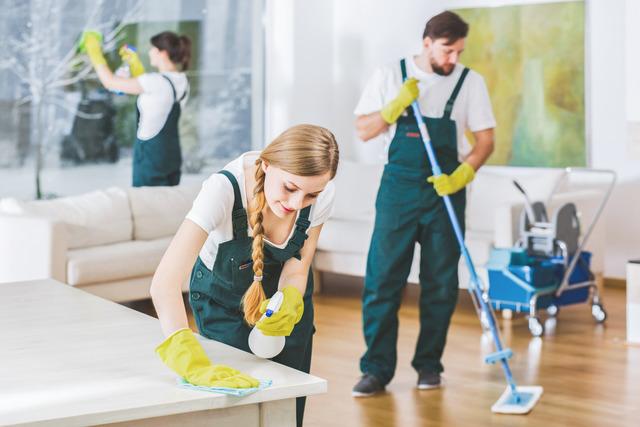 Cleaning-service-employees-wit
