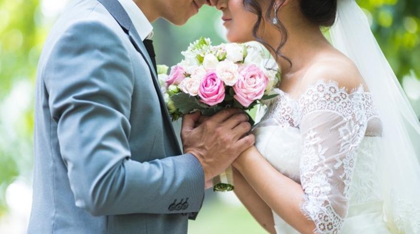 Damat sarhoş olup sızınca komşusu gelinin odasına girdi ve...