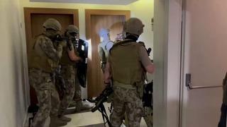 Bağcılar'da suç örgütüne operasyon! Müvekkilini görmeye gelen avukat polise küfür etti, arbede çıktı