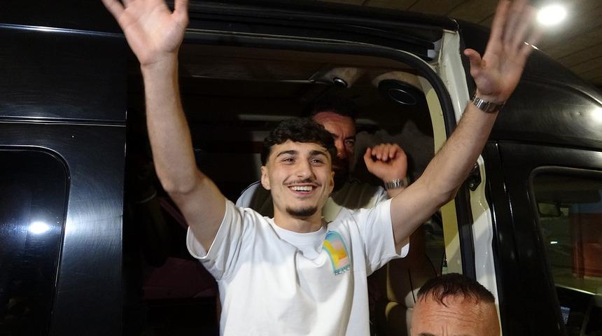 Trabzonspor yeni transferi Cihan Çanak'a kavuştu! 'Şampiyon olmak istiyorum'