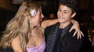 Oğlu Kuzey'e 'platonik' olduğunu söylemişti... Çağla Şıkel oğluyla takım mayo giydi! Yorum yağdı 