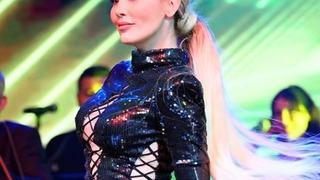 Petek Dinçöz son pozlarıyla şaşırttı! Görenler 'protez mi?' diye sordu