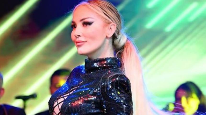 Petek Dinçöz son pozlarıyla şaşırttı! Görenler 'protez mi?' diye sordu