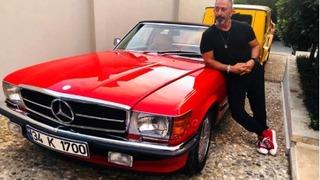 10 bin dolarlık nafaka krizi ile gündemdeydi... Cem Yılmaz tatil sezonunu açtı! Klasik otomobiliyle görüntülendi