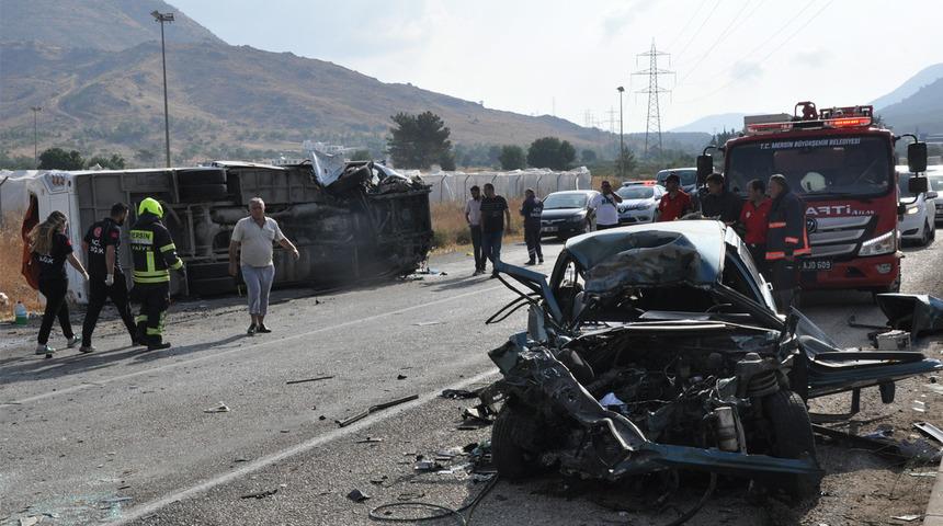 Mersin'de 3 araçlık feci kaza! 2 kişi öldü, 35 kişi yaralandı... Hepsi aynı yerde çalışıyordu