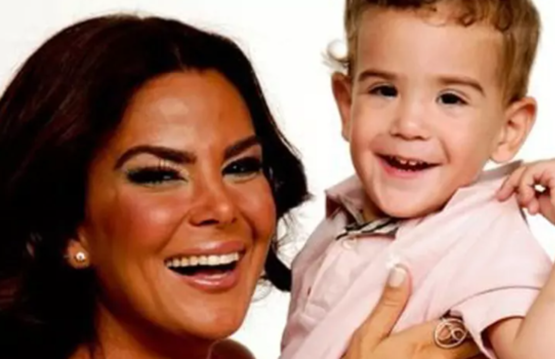 &Ouml;zlem Yıldız'ın oğlu Demir annesinin boyunu ge&ccedil;ti! Anne oğul pozuna beğeni yağdı 