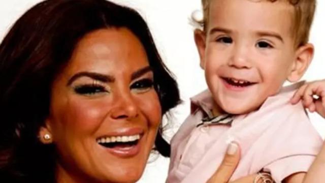 Özlem Yıldız'ın oğlu Demir annesinin boyunu geçti! Anne oğul pozuna beğeni yağdı 