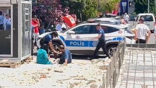 Yer: Avcılar! Otomobil yayaların arasına daldı... Yaralılar var