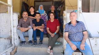  Bir ailenin kabusu oldu! Evlerinin altında yaşıyor, korkudan nöbet tutuyorlar...